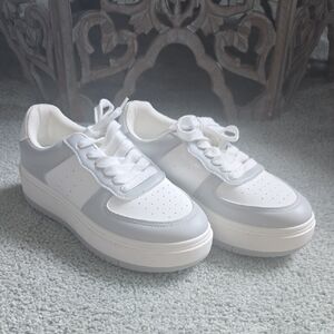 Madden Girl Platform Sneakers Size 7/7.5 NWOB